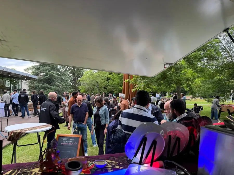 Le food truck thaï lors d’une fête de plein air très fréquentée — Chana Thai à Champigny-sur-Marne